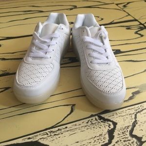Women’s white led light up shoe